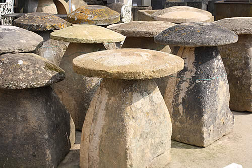 Staddle stones